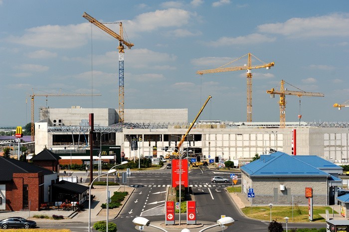 Nowe centrum handlowe w Bielanach w połowie budowy. Będzie mnóstwo nowatorskich rozwiązań (ZDJĘCIA)