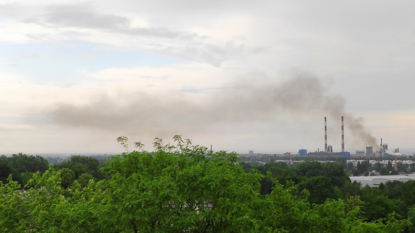 Kraków. Znów awaria w hucie i kłęby czarnego dymu. Winne odcięcie prądu?