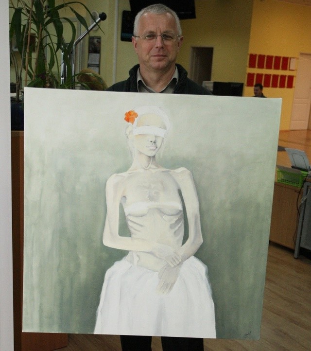 Tadeusz Gdyński odebrał obraz wylicytowany przez swojego syna Tomasza. 