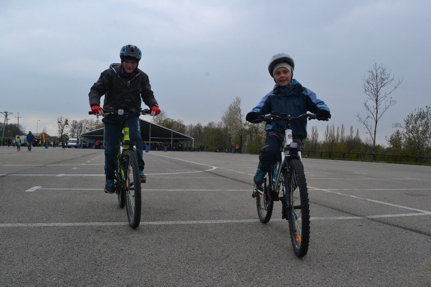 Rodzinny Rajd Rowerowy w Bielsku-Białej. Pogoda dała się cyklistom we znaki, ale... [ZDJĘCIA+WYNIKI]