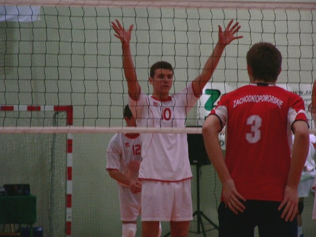Jakub Wachnik (przodem) z Czarnych Radom oraz pozostali reprezentanci Mazowsza zagrają w półfinale Ogólnopolskiej Olimpiady Młodzieży