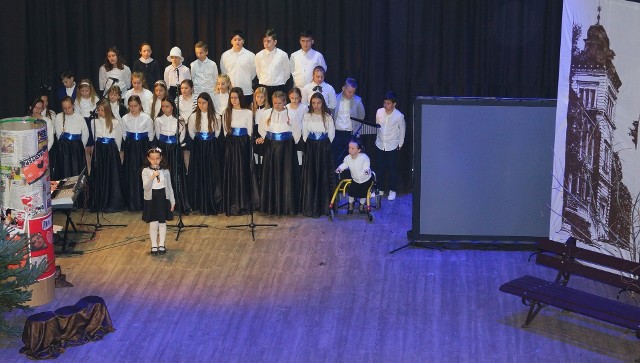 Uroczysta inauguracja obchodów jubileuszu 90-lecia Szkoły Podstawowej numer 1 odbyła się w Kazimierskim Ośrodku Kultury.