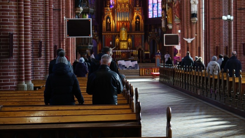 Wrocław: Księża zamykają kościoły. "Sytuacja jest naprawdę poważna"