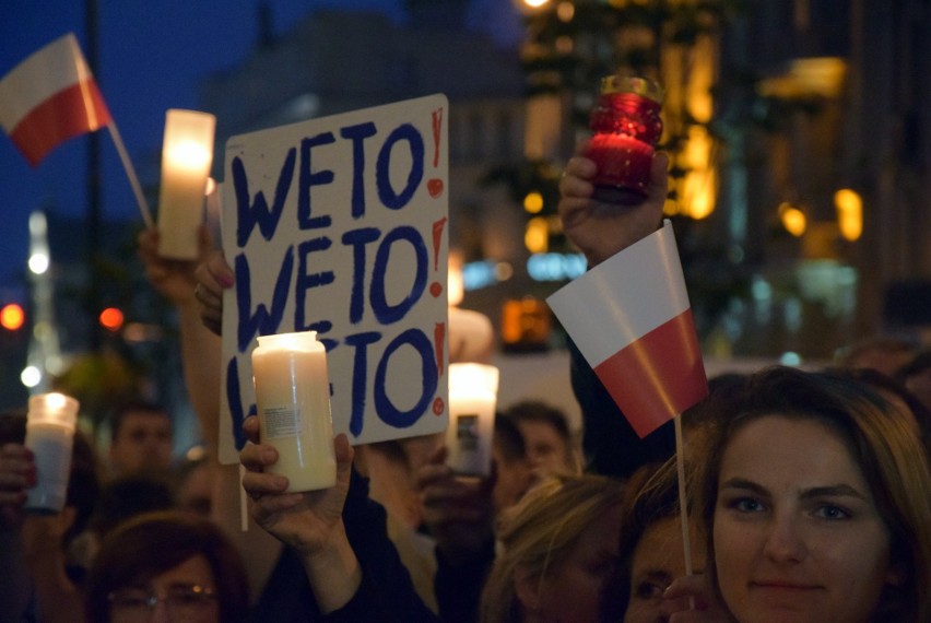 Kolejny "Łańcuch światła" w Lublinie. Protestowało około tysiąca osób [ZDJĘCIA]