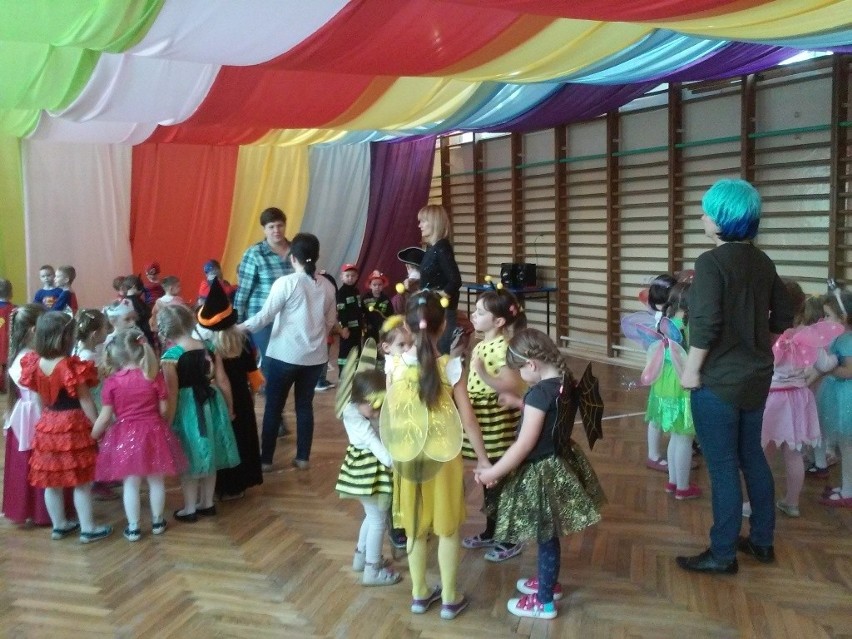  Było głośno i radośnie - bal karnawałowy w Przedszkolu w Kurozwękach