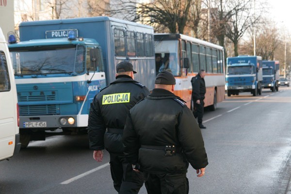 300 policjantów, strazników granicznych, strazaków i...