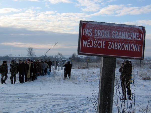 Przekazanie Światla Betlejemskiego na UkraineW Malhowicach na granicy polsko &#8211; ukrainskiej polscy harcerze przekazali ukrainskim plastunom Betlejemskie Światlo Pokoju.