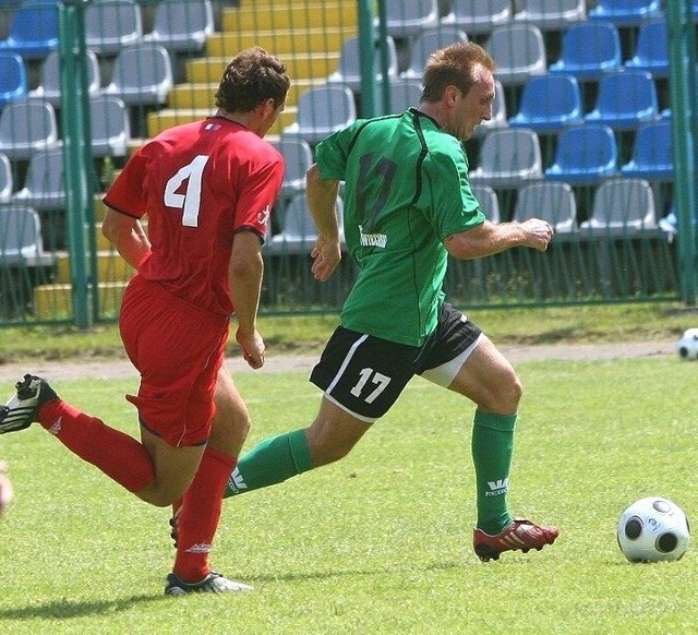 Cezary Czpak z Radomiaka Radom (z prawej) ma podpisać w piątek umowę ze Stalą Stalowa Wola na najbliższy sezon.