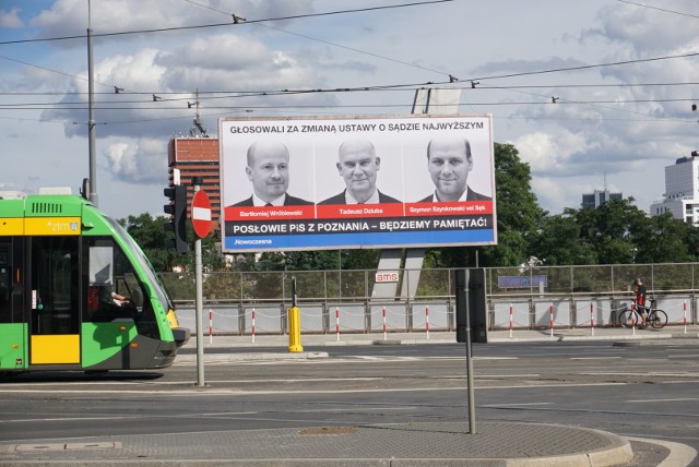 "Będziemy pamiętać". W Poznaniu zawisł baner z posłami PiS