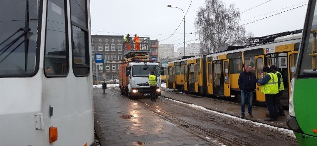 Zerwana sieć trakcyjna na Pomorzanach w Szczecinie