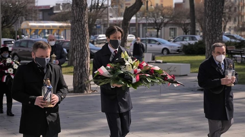 Kwiaty złożyła delegacja Urzędu Miasta.