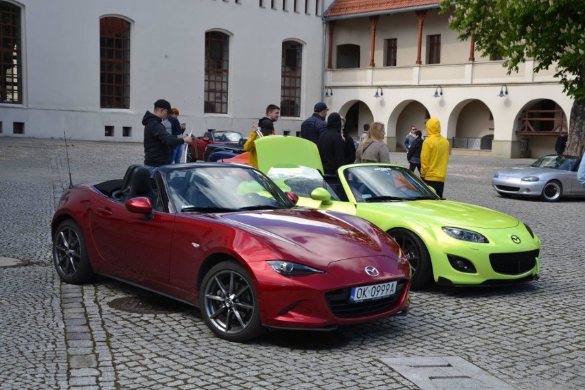 Zlot Mazd MX-5 na Zamku Piastowskim w Raciborzu. Małe jest...