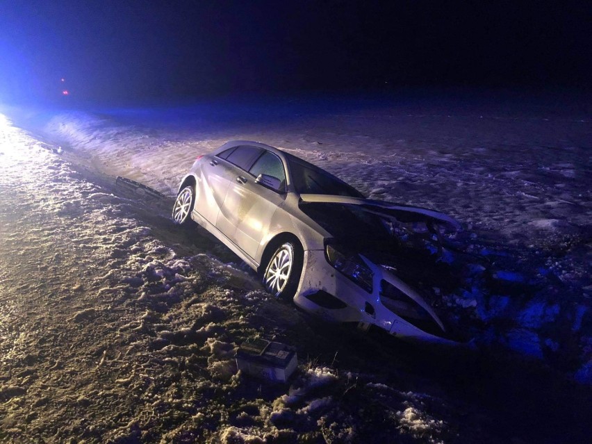 Kisielnica. Wypadek z udziałem trzech aut. Pięć osób trafiło...