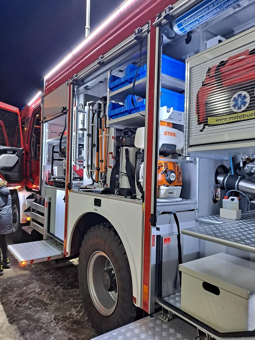 Strażacy z Borkowic dostali nowy wóz strażacki. Samochód robi ogromne wrażenie! (ZDJĘCIA)