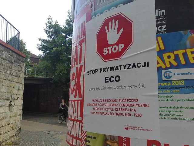 "Stop prywatyzacji ECO" - takie plakaty wywieszono na słupach w Opolu.