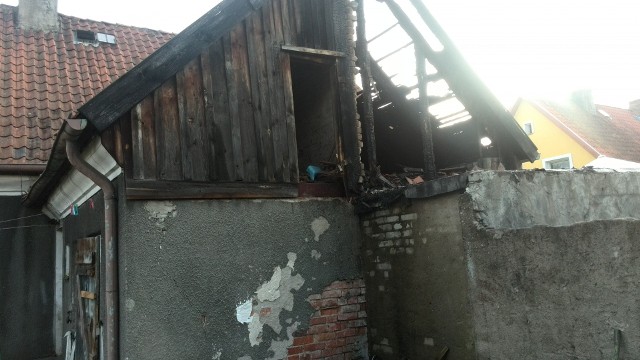 Pożar przy ul. Kochanowskiego w Ełku. W płonącym domu była rodzina