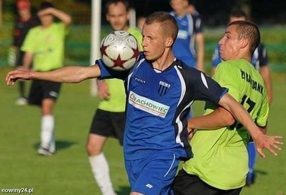 JKS Jarosław (niebieskie koszulki) pokonał Pogoń Leżajsk 4-1.