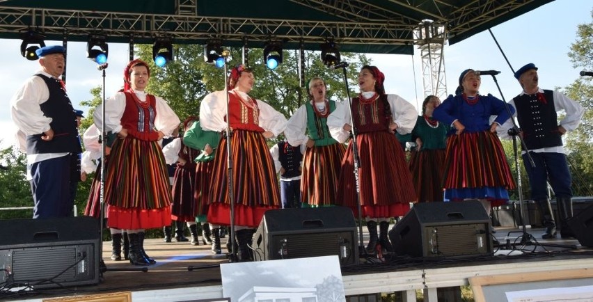 W Zaleziance świętowali i zbierali pieniądze na budowę placu zabaw