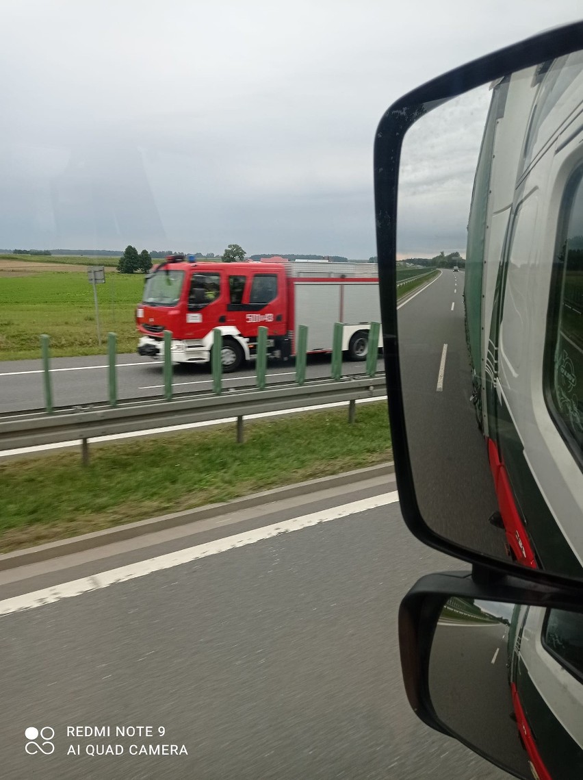 Kołaki Kościelne. Wypadek na S8 na trasie Zambrów - Białystok. Ciężarówka w rowie [ZDJĘCIA]
