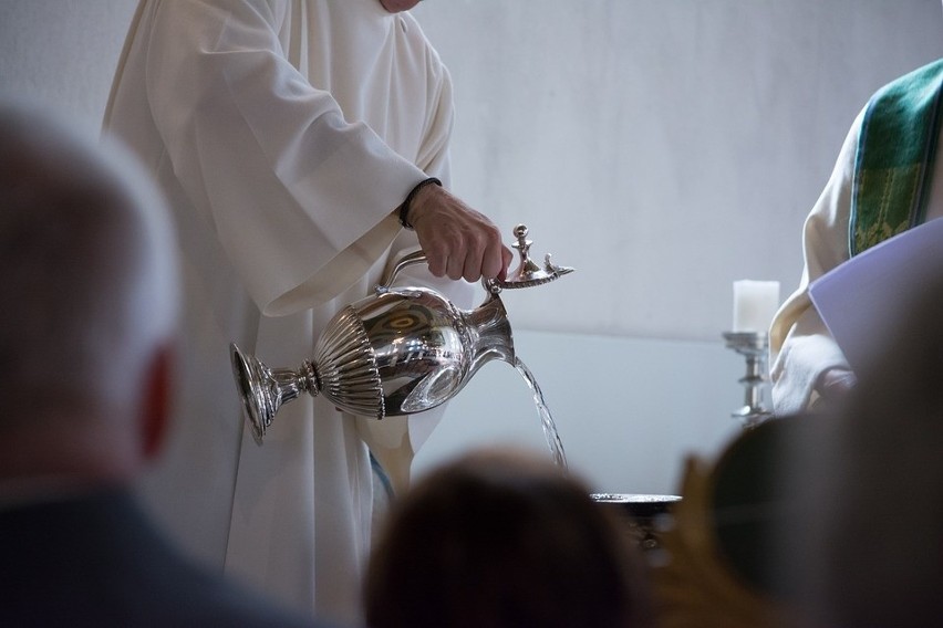 Nie może mieć mniej niż 16 lat