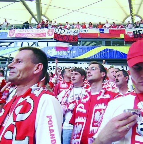 Przed meczem na koronie niemieckiego stadionu zawisły transparenty wielu polskich klubów, w tym Odry Opole. Po 90 minutach zawiedzeni kibice w milczeniu schodzili z trybun.
