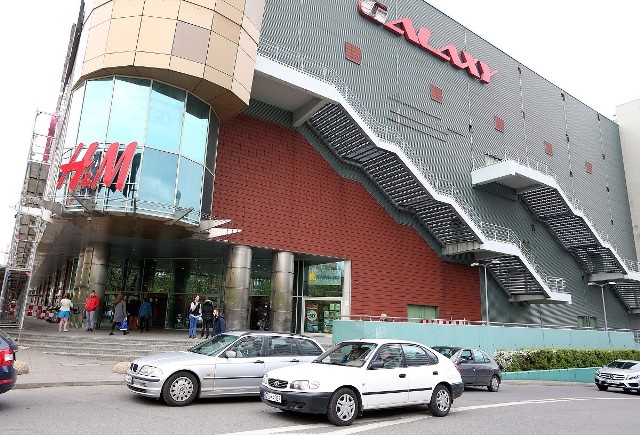 Centrum handlowo-rozrywkowe Galaxy zostało otwarte 1 października 2003 roku. Klienci mają do dyspozycji galerię sklepów i butików różnych branż oraz punktów usługowych a także bogatą ofertę gastronomiczną. Dodatkowymi atrakcjami galerii są: nowoczesne wielosalowe kino, kręgielnia z 14 torami, bilard oraz ,Game Town’ - arkada gier symulacyjnych i zręcznościowych, a także miejsce zabaw dla dzieci.