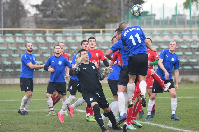 Derby Żar przeniesione na połowę listopada i rozegrane po zakończeniu rundy jesiennej zadecydowały o układzie w tabeli zielonogórskiej klasy okręgowej.