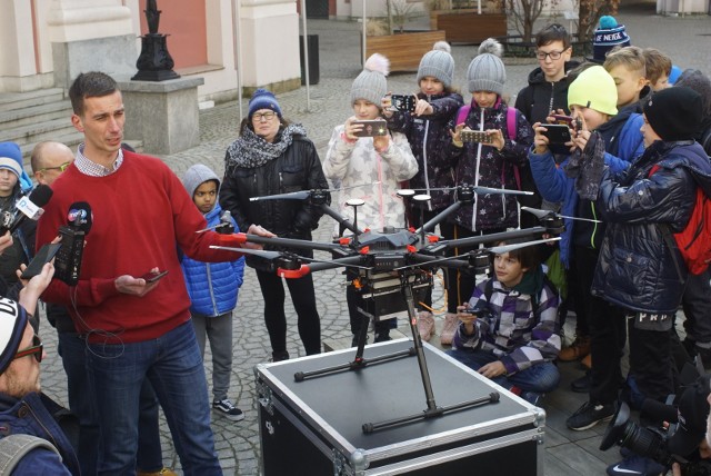 Eko Patrol Głównego Instytutu Górnictwa w Katowicach skontrolował stan powietrza nad osiedlem Warszawskim w Poznaniu. Jest to jedynie przedsmak kontroli powietrza jaka czeka Poznań w tym roku.