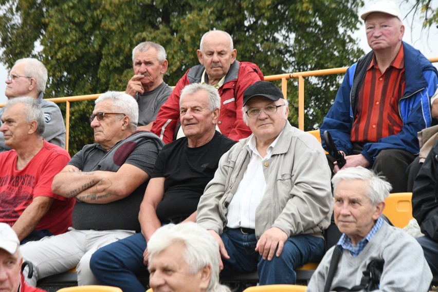 Hummel 4 liga. Kulisy meczu GKS Rudki ze Starem Starachowice w obiektywie. Zobaczcie zdjęcia z meczu i kibiców