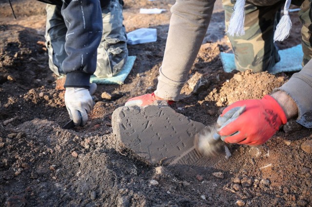 W ramach II etapu wykopalisk archeolodzy przebadali 6 arów terenu. Teraz część znalezionych zabytków przechodzi zabiegi konserwatorskie