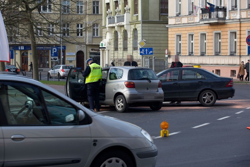 Wypadek na skrzyżowaniu ul. Anny Łajming i Tuwima w Słupsku. Dwie kobiety w szpitalu 