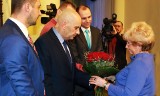 Chociaż Bożenę Jawor odwołano z funkcji przewodniczacej Rady Miasta usłyszala podziekowania i dostała kwiaty