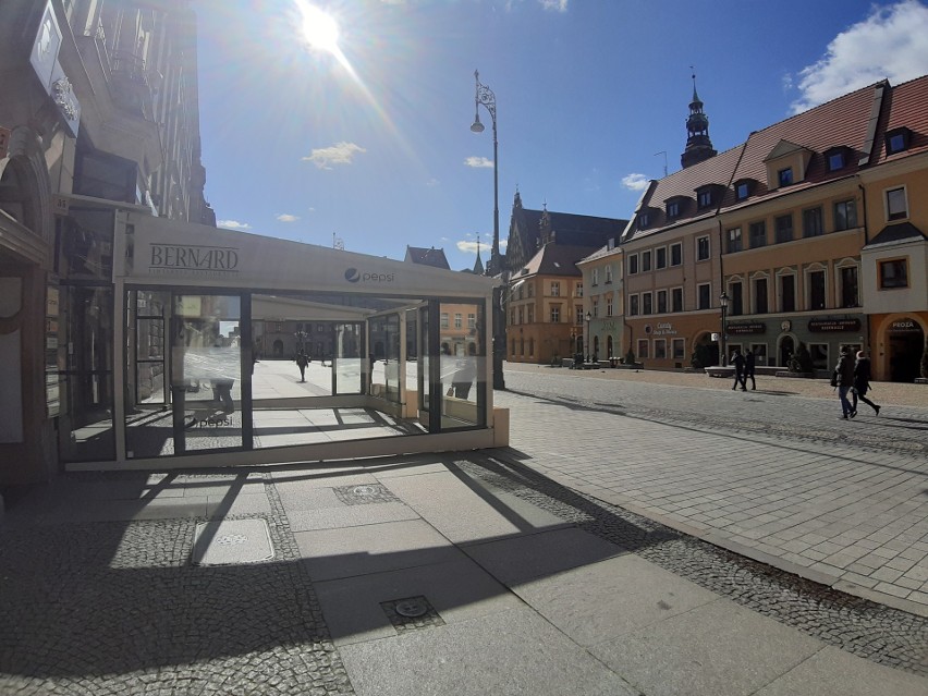 Wrocław: Rynek bez turystów. Restauracje zamknięte