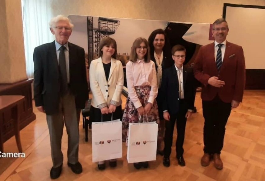 Nagrodzeni uczniowie to: Jan Biegański, Alicja Harabasz i...