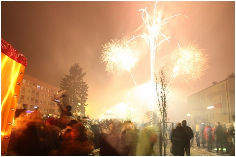 Z muzyką, tańcem i wystrzałami korków od szampana Mońki...