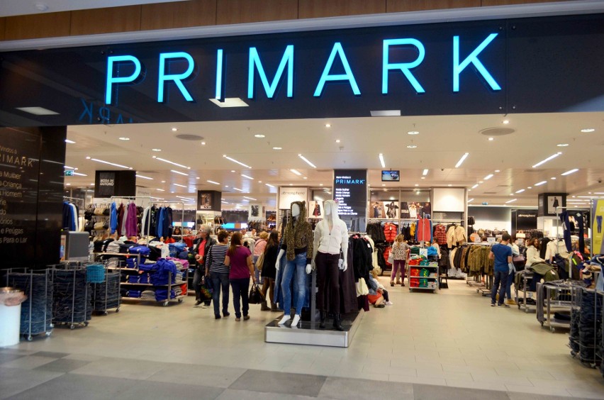 Primark to irlandzka sieć sklepów z tanią odzieżą dla...