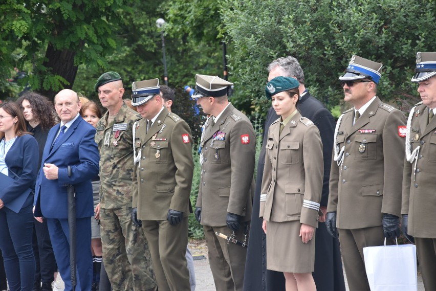 Na placu Wolności w Opolu miało miejsce ślubowanie uczniów...