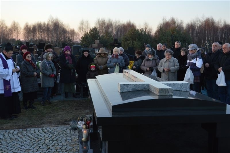 Przy grobie ks. Stanisława Szulca spotkało się 2 grudnia...