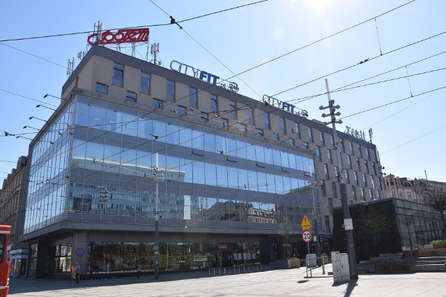 Dom Handlowy Zenit Przez cały Wielki Tydzień – od poniedziałku aż do piątku, 10 kwietnia jest czynny od 6.30 do 19. Natomiast w Wielką Sobotę od 7. do 13.