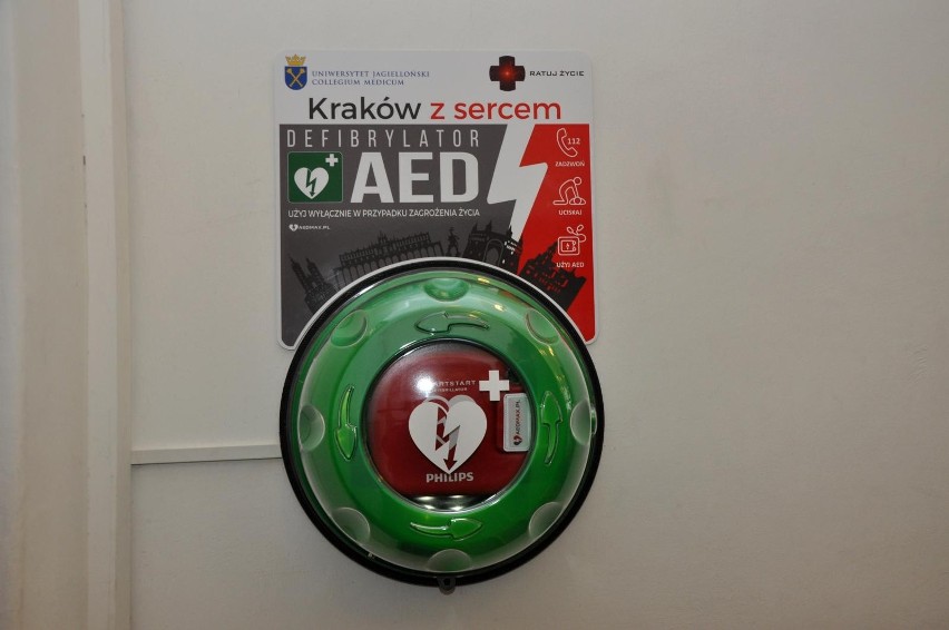 Urządzenie, które ratuje życie. W Krakowie przybędzie dziesięć nowych defibrylatorów