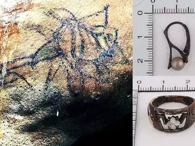 Na lewym ramieniu kobiety widoczny był tatuaż róży z łodygą (kontur). Na zwłokach były też dwa pierścionki i kolczyk (widoczne na zdjęciach).