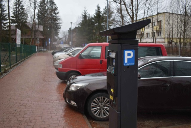 Parking przy ul. Partyzantów - parkomat już stoi. Od 10 stycznia trzeba będzie płacić za postój