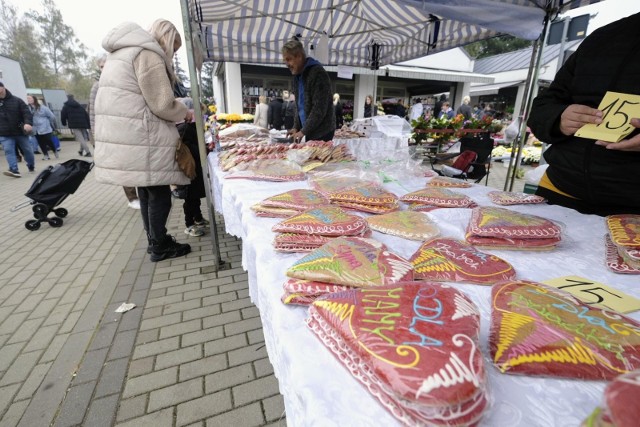 Rury sprzedawane są przed poznańskimi cmentarzami, szczególnie w okresie 1 listopada.