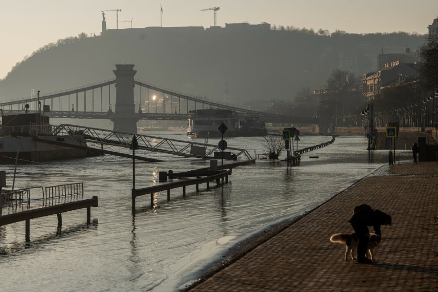 Dunaj zalewa Budapeszt. Poziom wody zagraża mieszkańcom