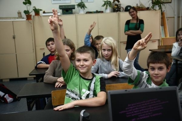 O bezpieczeństwie uczymy się w szkole &#8211; zapewniają uczniowie z klasy IV a ze szkoły przy Wesołej. Wczoraj uczestniczyli w lekcji o cyberprzemocy.