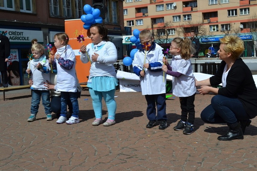 Zabrze: happening kampanii "Niebieskie Zabrze" na rzecz...