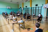 Koniec egzaminu ósmoklasisty z języka polskiego 2022. Co było na egzaminie? 