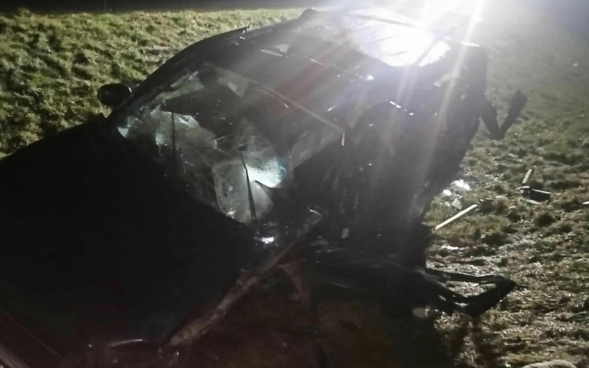 S12 w Janowie zablokowana po zderzeniu cysterny i trzech samochodów osobowych