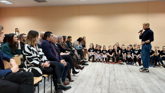 3 lutego w Przedszkolu „U Skłodowskiej” w Ożarowie odbyło się spotkanie z  Tomaszem Ciachorowskim