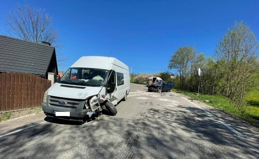 Dwa auta zderzyły się w Siekierczynie. Dwie kobiety trafiły do szpitala